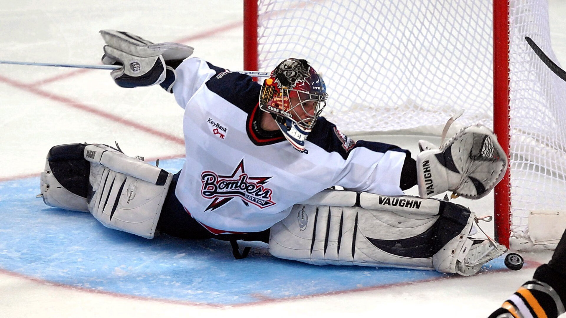 球队在比赛中采取稳守反击取得理想结果，球队处于优势怎样安排战术