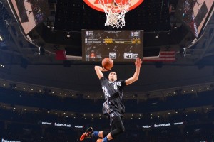 开云官网APP下载-冠军球队主帅战术讲座吸引众多教练和球迷参与，球赛冠军