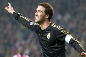 开云官网首页-梅德韦杰夫稳定取胜，硬地实力尽显，梅德韦杰夫专访